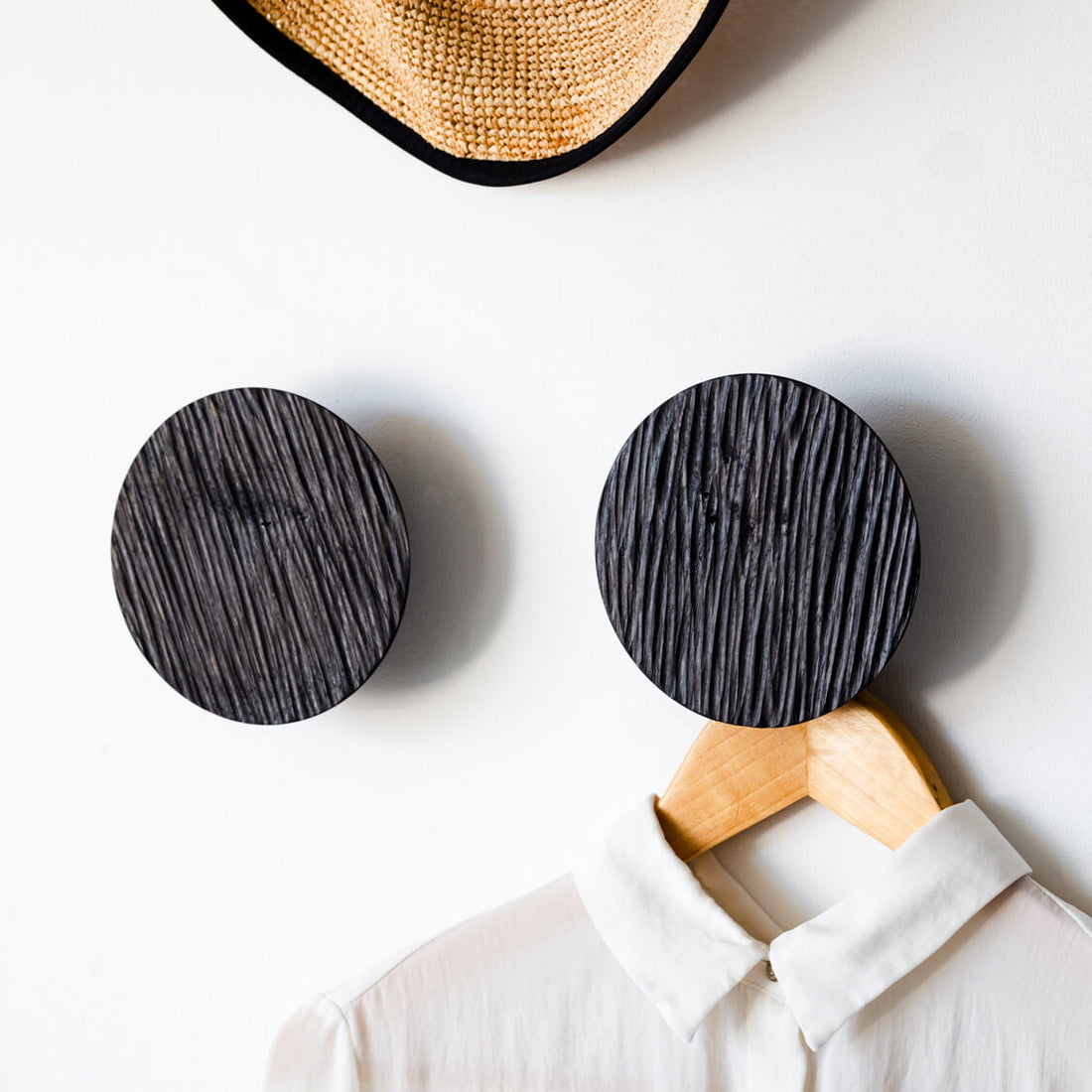 Les avantages des patères en bois fabriquées artisanalement