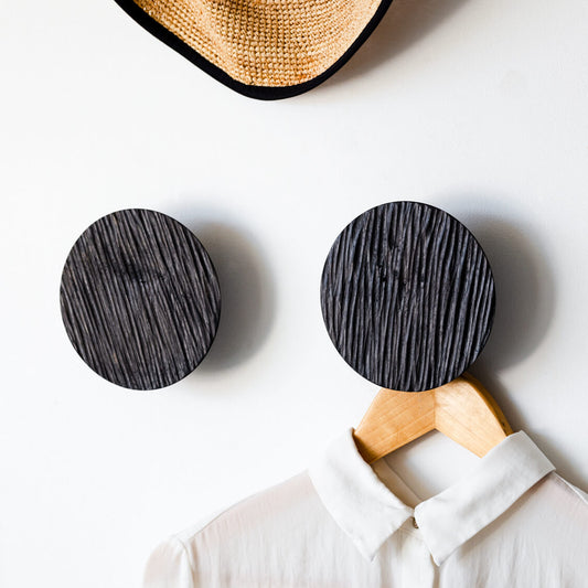 Les avantages des patères en bois fabriquées artisanalement