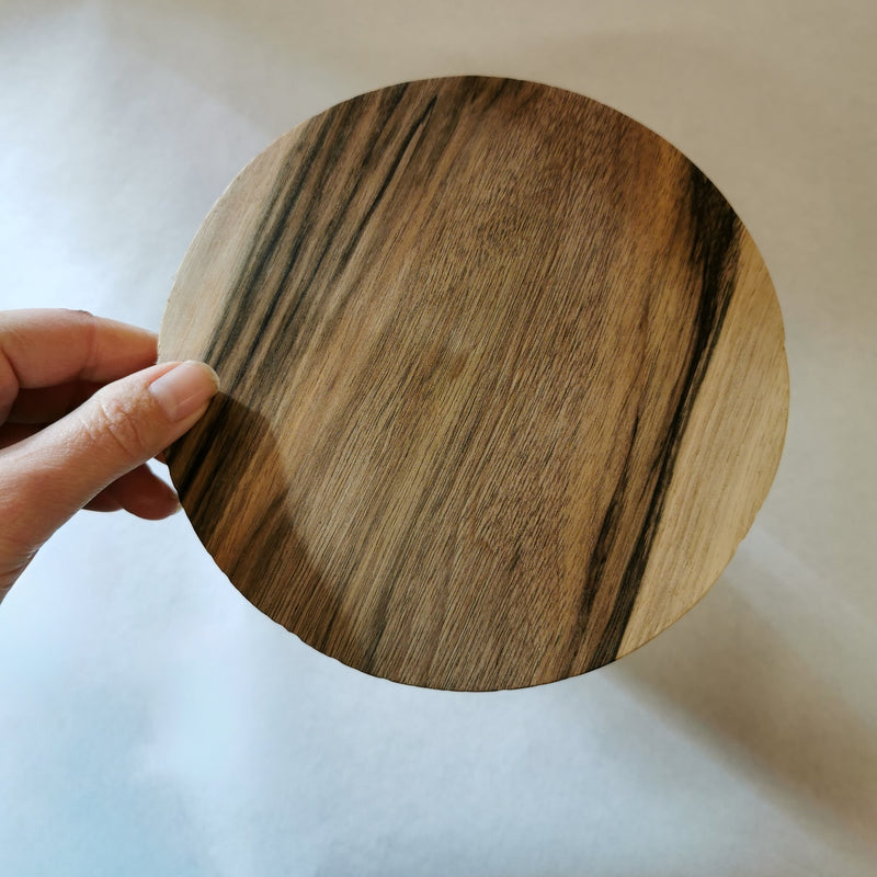 Présentoir sculpté