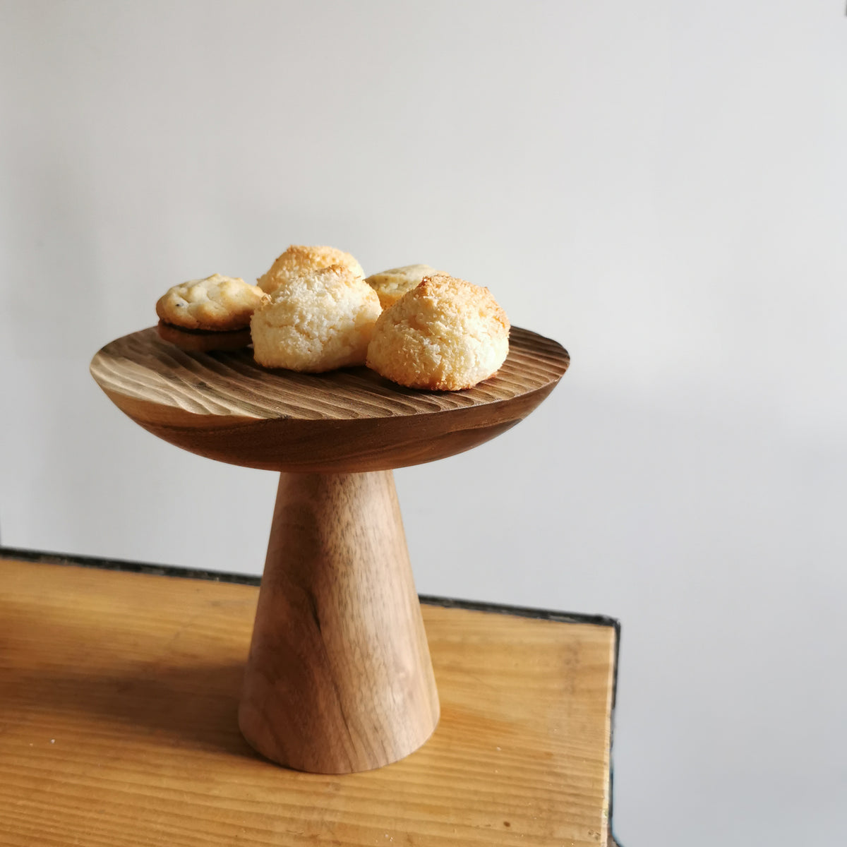 Présentoir sculpté